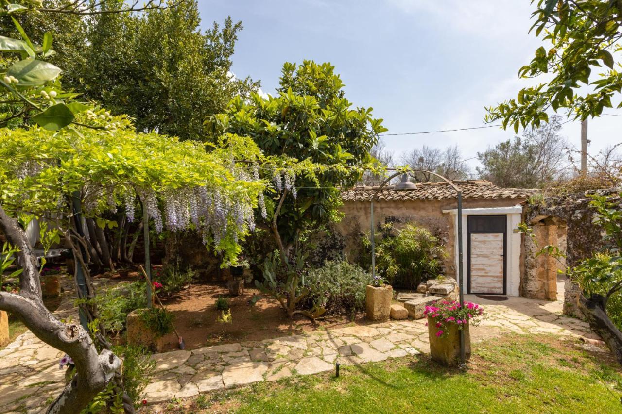 Badia del Casale Bed & Breakfast Ugento Bagian luar foto