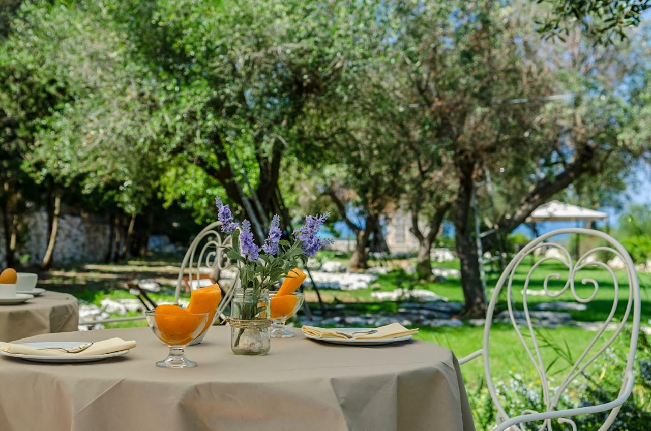 Badia del Casale Bed & Breakfast Ugento Bagian luar foto